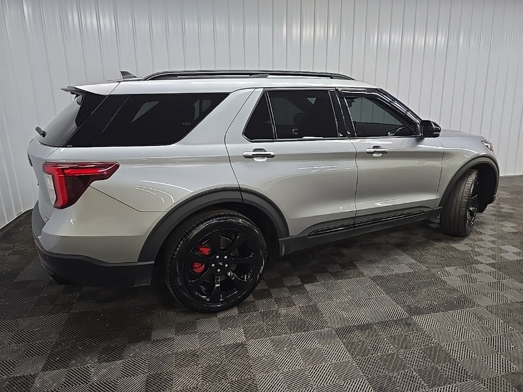2022 Ford Explorer ST photo 3