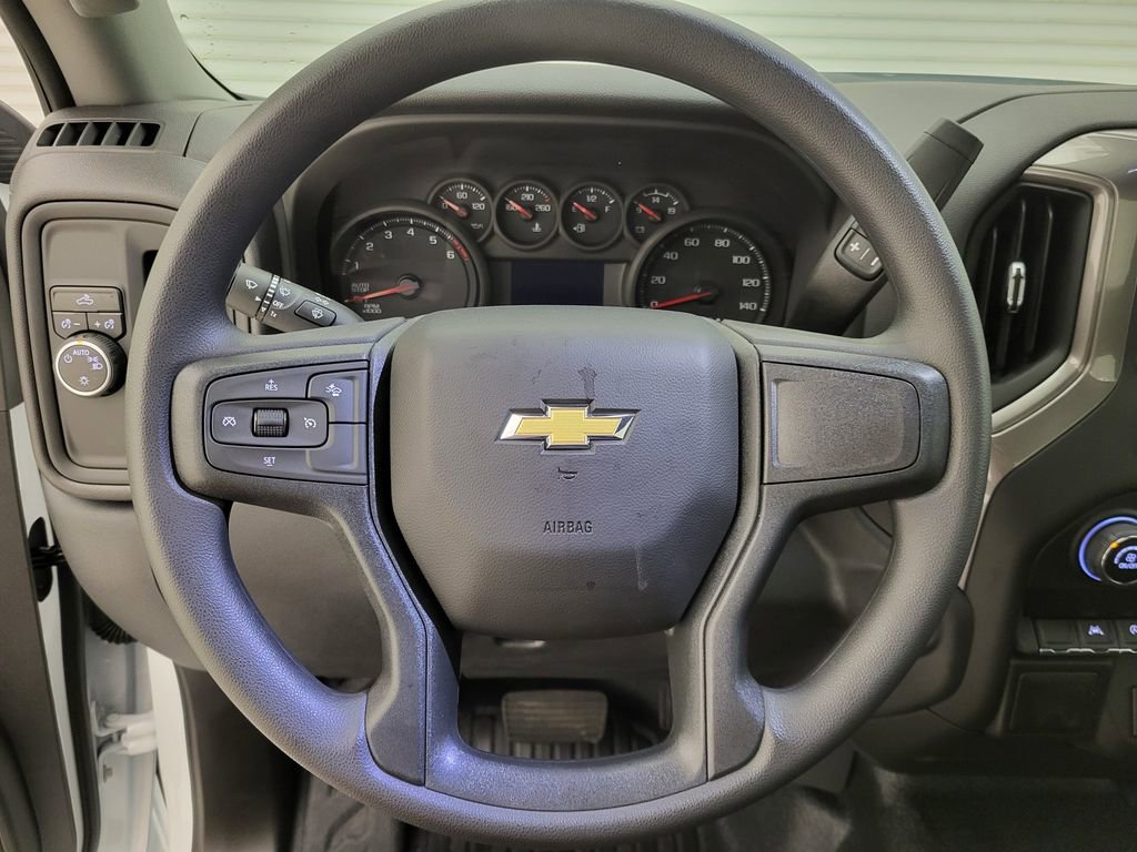 2025 Chevrolet Silverado 1500 photo 2