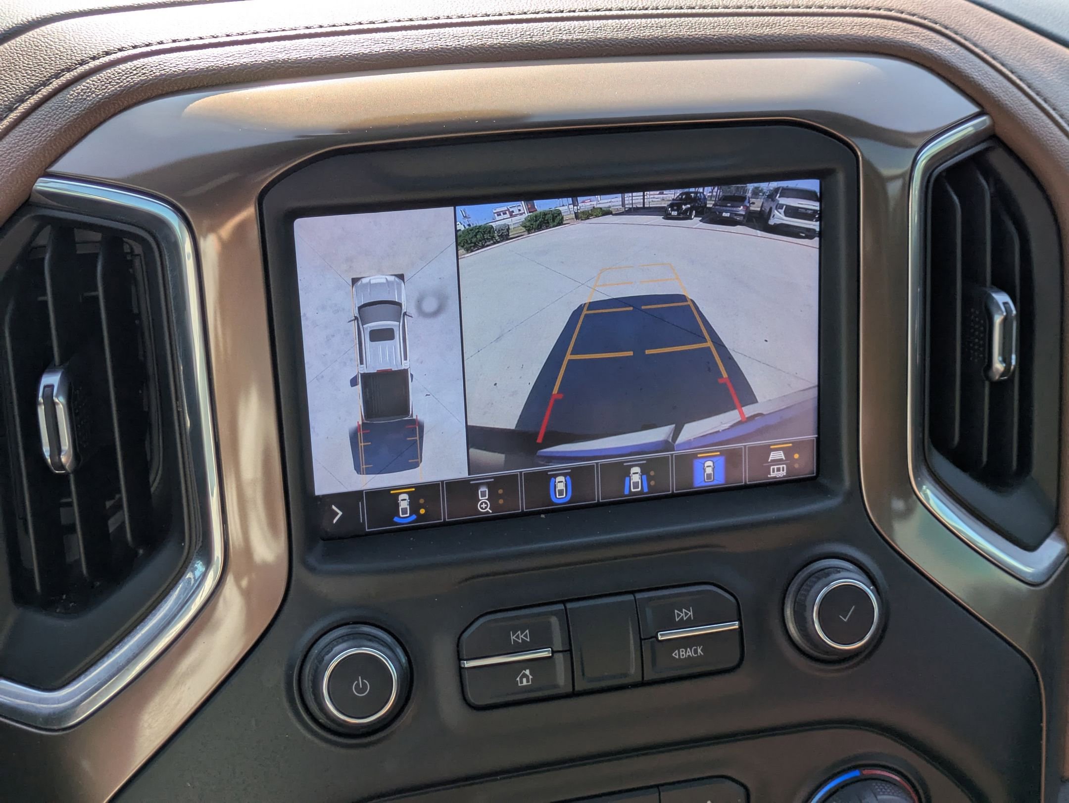 2021 Chevrolet Silverado 1500 High Country photo 18