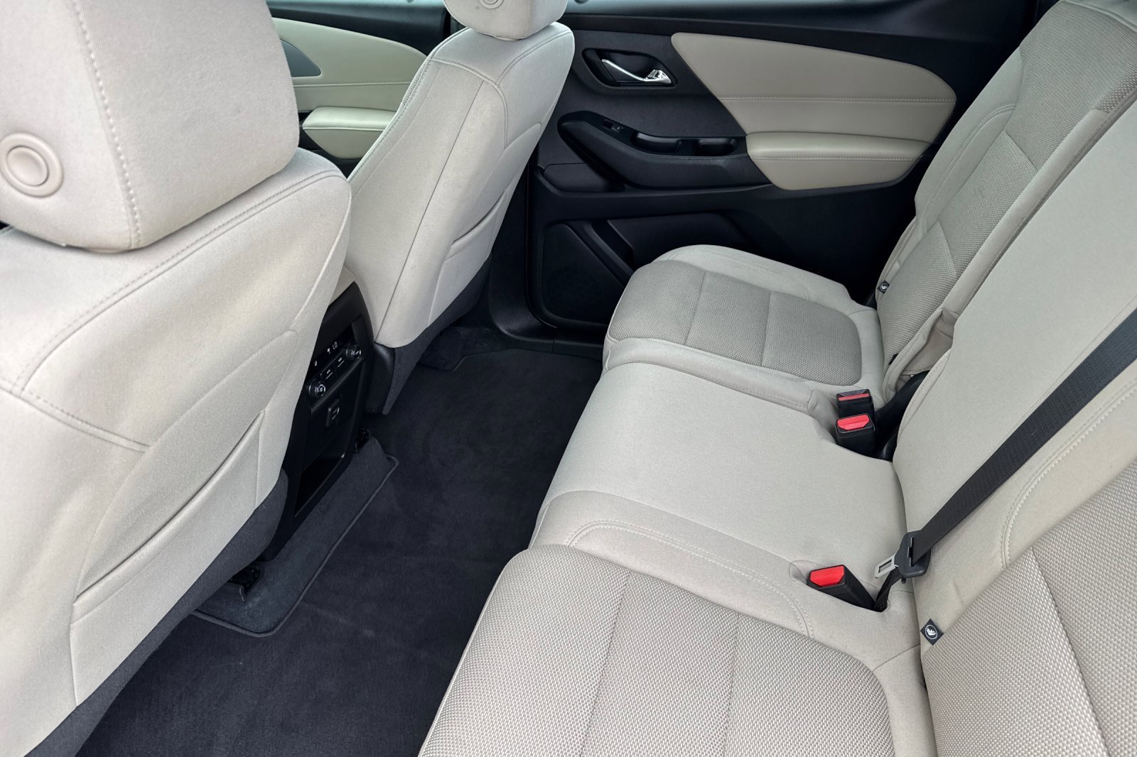 2023 Chevrolet Traverse LS photo 13