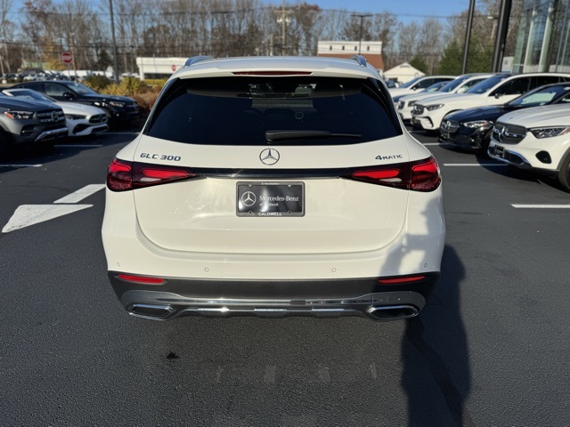 2025 Mercedes Benz GLC 300 4MATIC photo 4