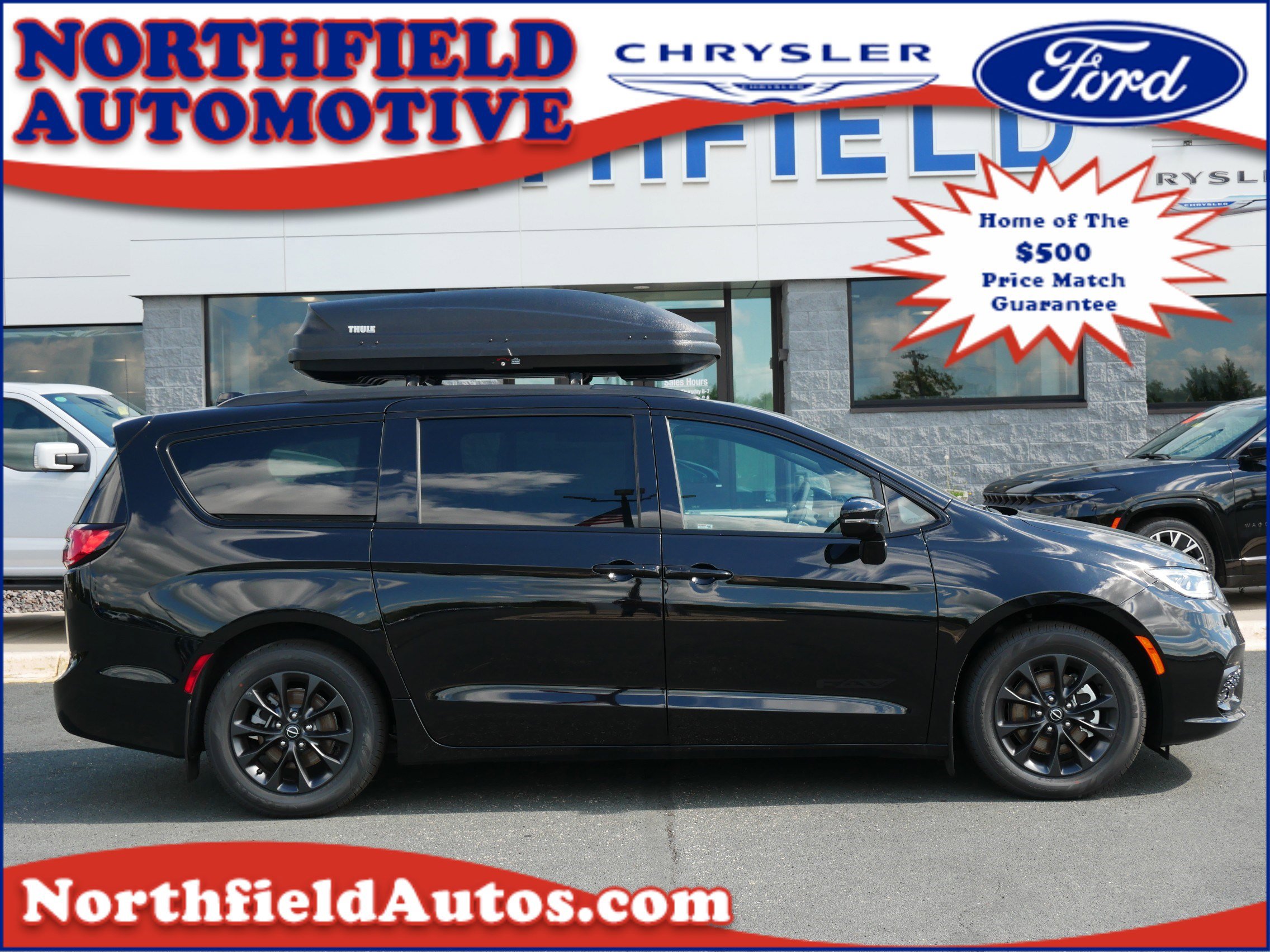 2025 Chrysler Pacifica Select's photo