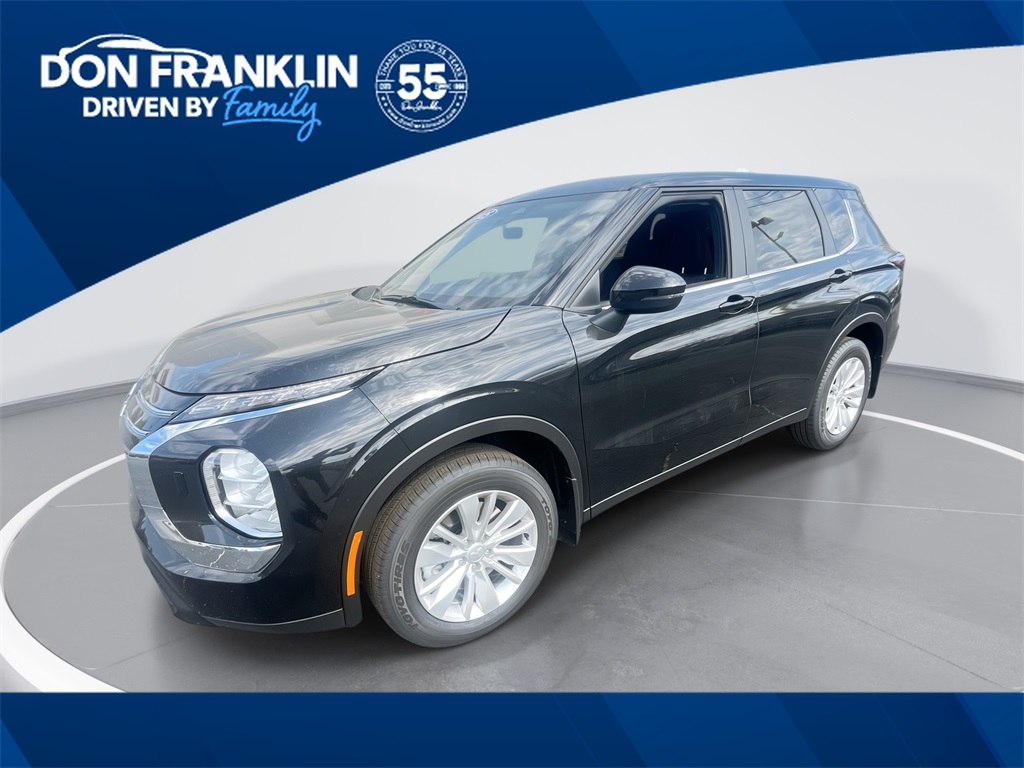 2025 Mitsubishi Outlander ES's photo