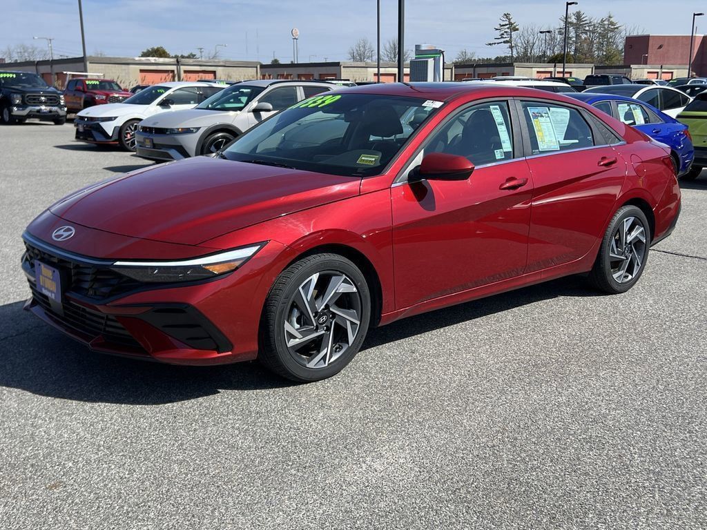 2025 Hyundai Elantra SEL Convenience photo 2