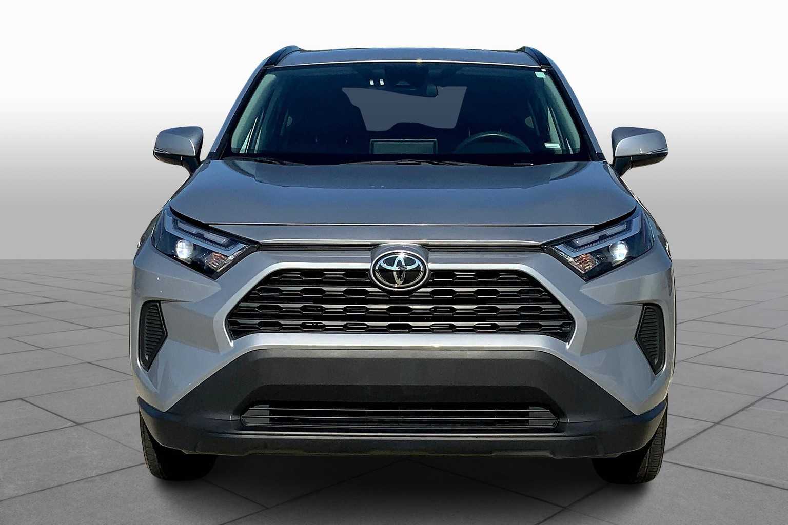2024 Toyota RAV4 XLE photo 2