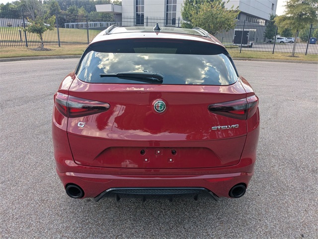 2022 Alfa Romeo Stelvio Ti photo 5
