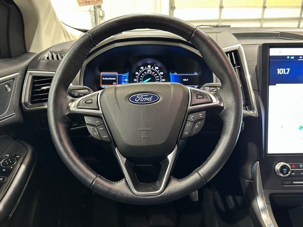 2023 Ford Edge Titanium photo 16