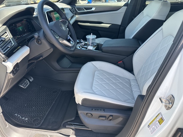 2025 Volkswagen Atlas Cross Sport SEL Premium R-Line photo 4