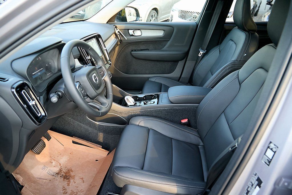 2026 VOLVO XC40 - Image 14