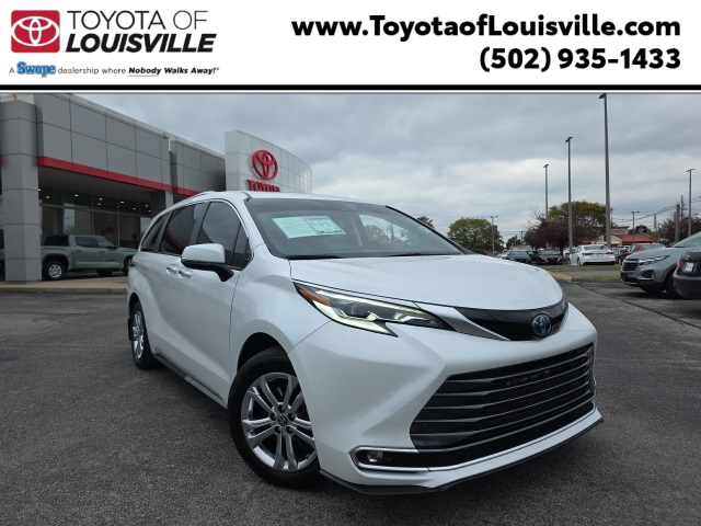2023 Toyota Sienna Platinum's photo