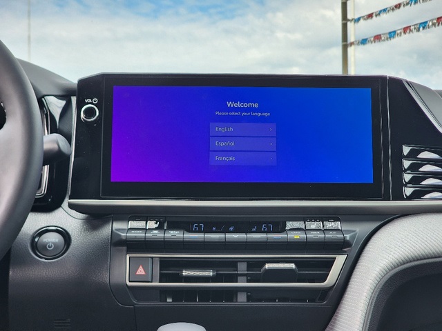 2025 Toyota Camry SE photo 8