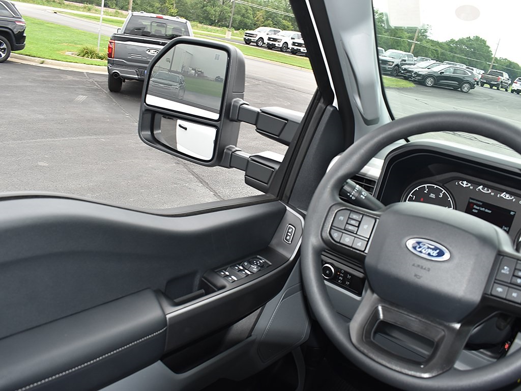 2025 Ford F-250 XLT photo 13