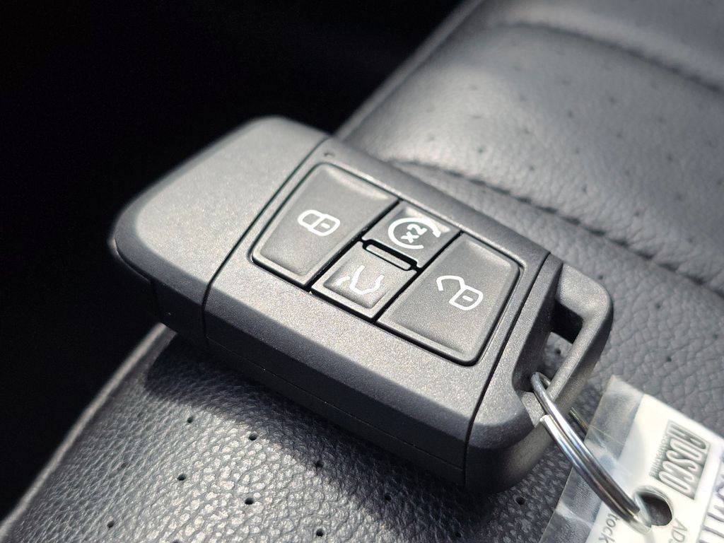 2024 Volkswagen Tiguan SE Wolfsburg Edition photo 28