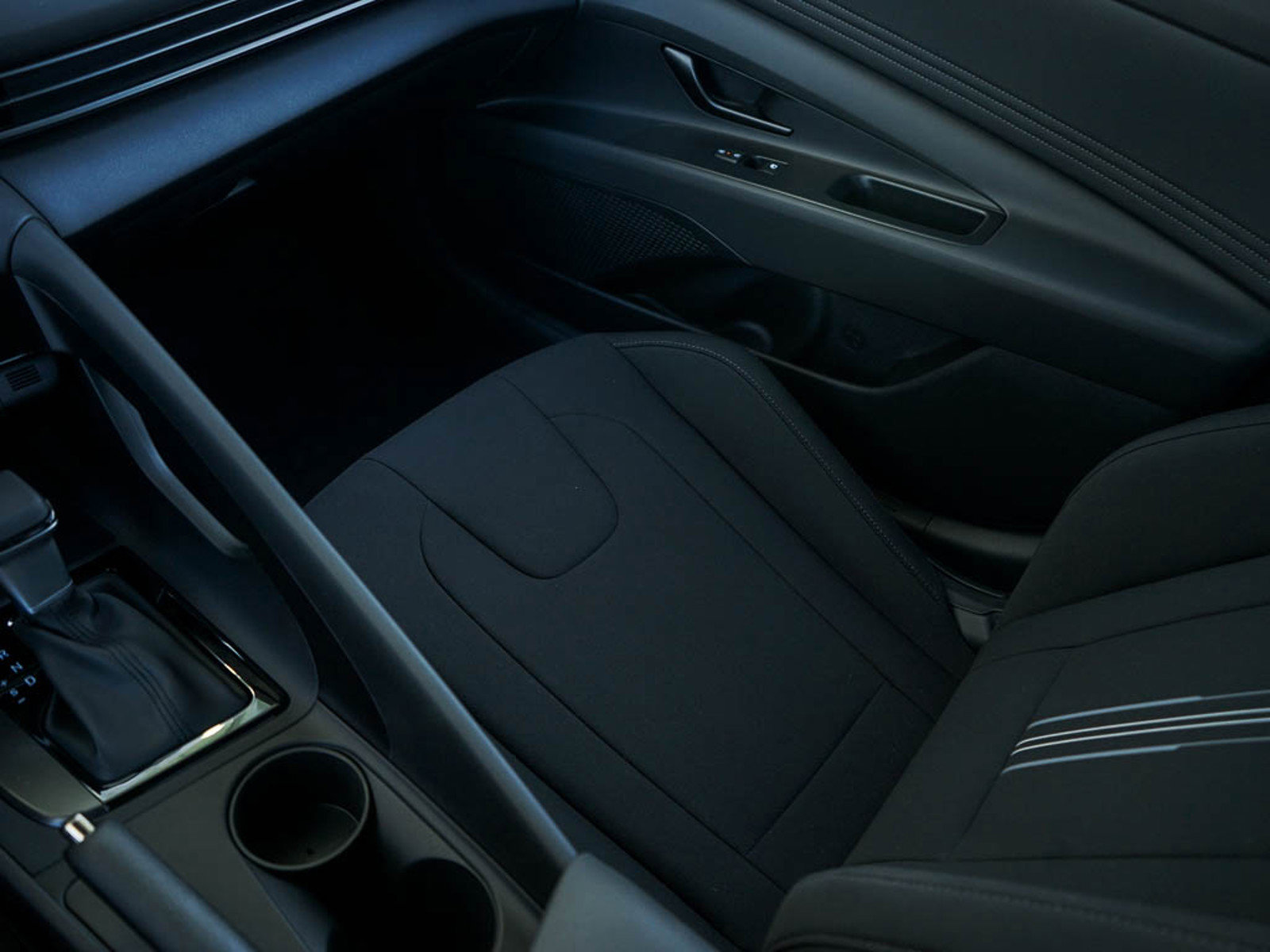 2025 Hyundai Elantra SEL Sport photo 21