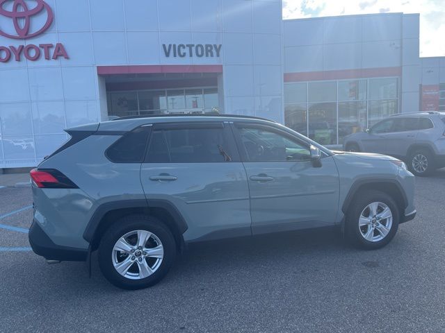 2021 Toyota RAV4 XLE photo 4