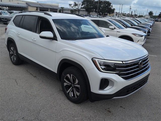 2026 Volkswagen Atlas SE photo 2