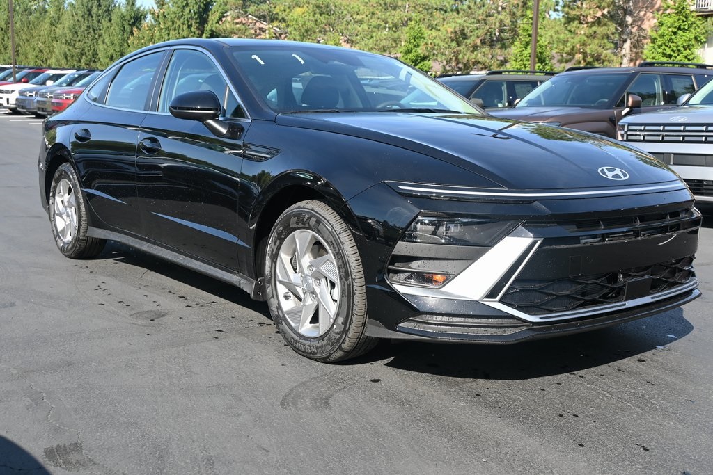 2025 Hyundai Sonata SE's photo