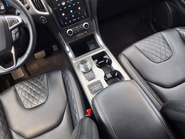 2024 Ford Edge Titanium photo 10