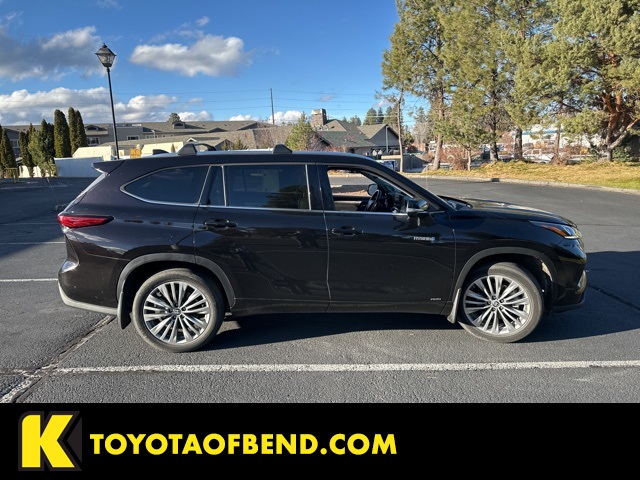 2021 Toyota Highlander Platinum's photo
