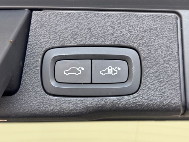 2022 Volvo XC60 B5 Inscription photo 43
