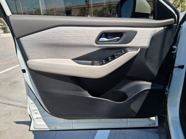 2023 Nissan Rogue SV photo 12