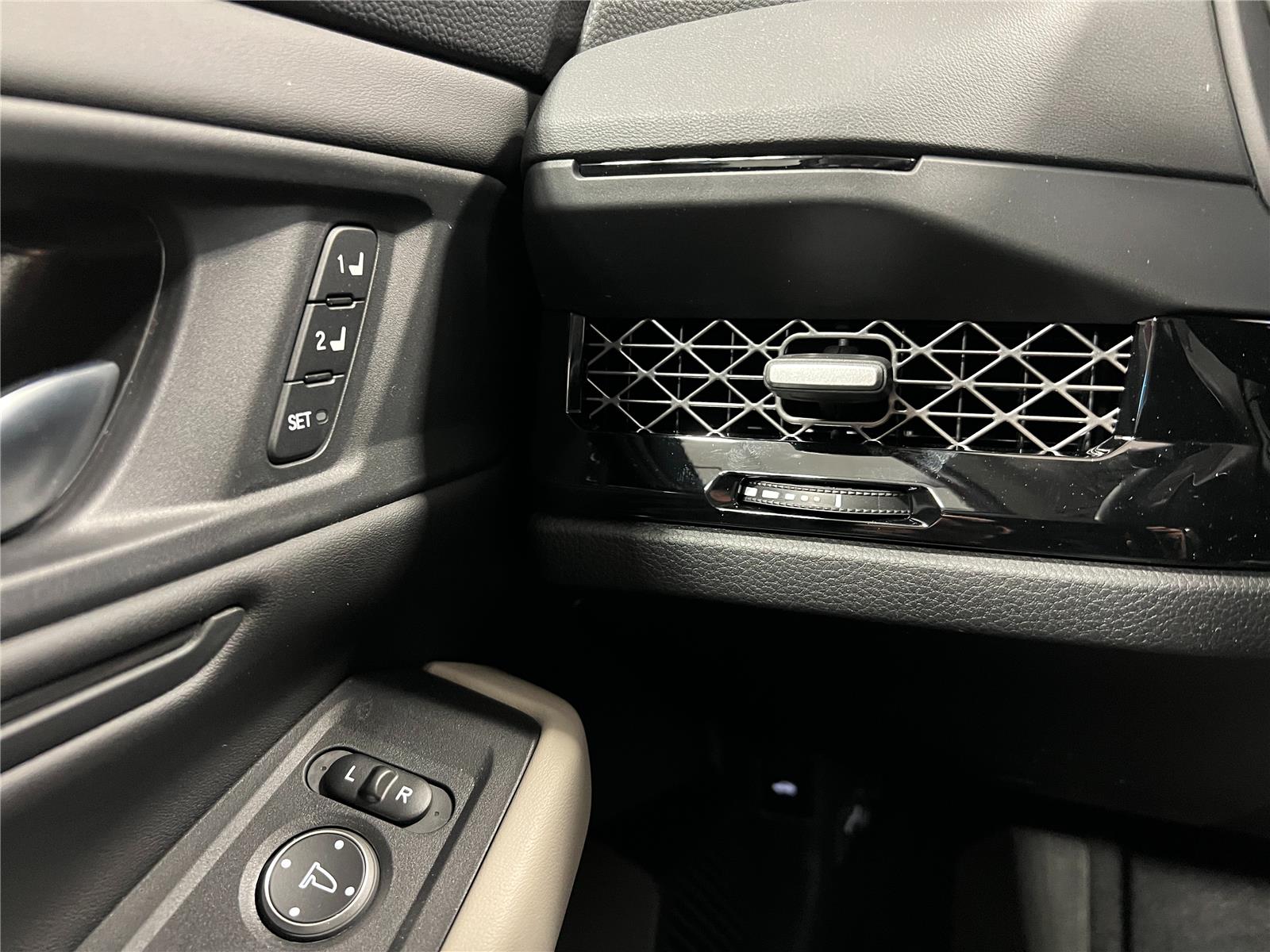 2025 Honda Accord Hybrid EX-L photo 17