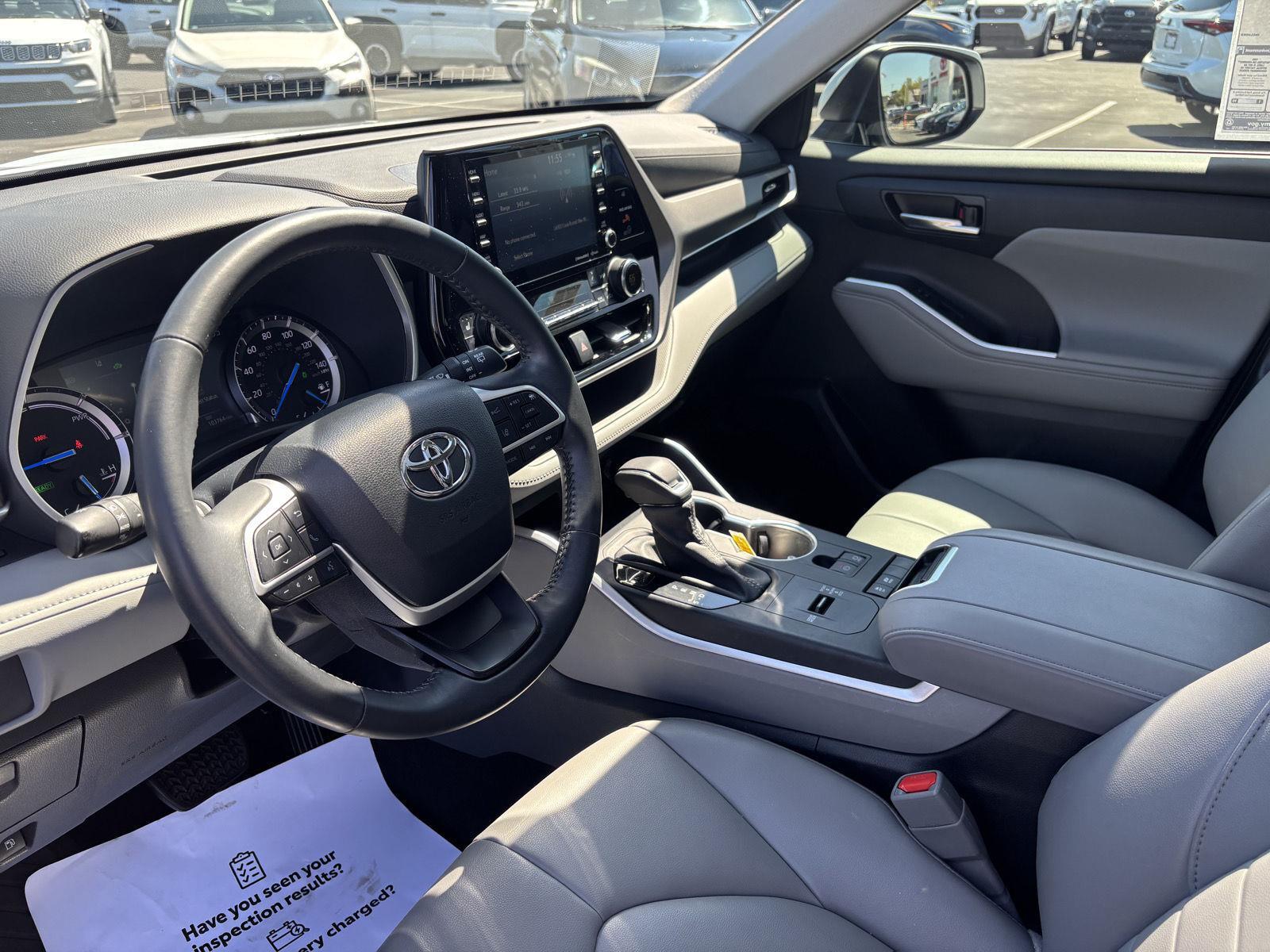 2022 Toyota Highlander Hybrid XLE photo 16