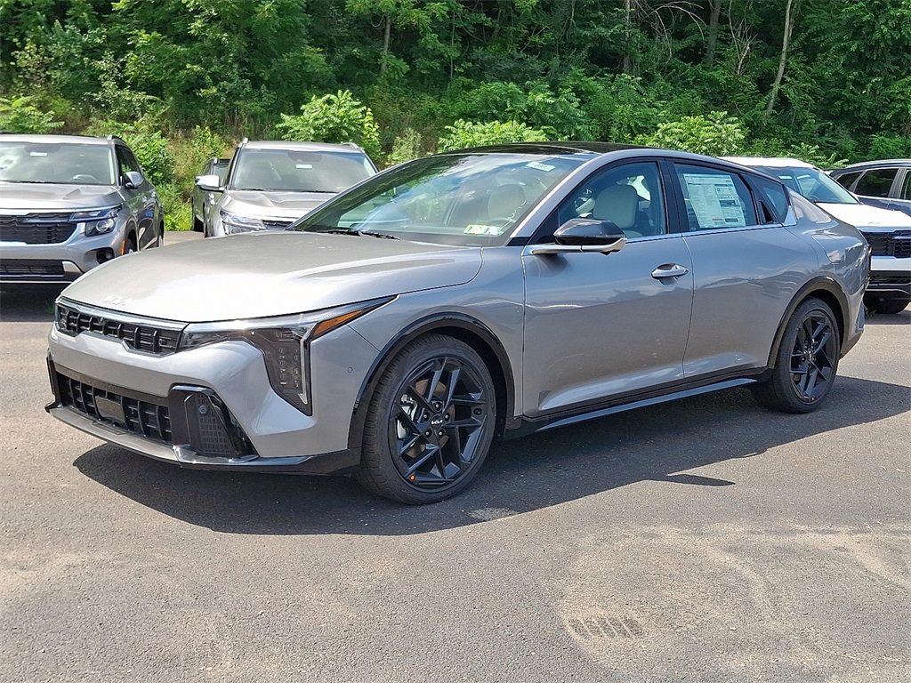 2025 Kia K4 GT-Line Turbo photo 3