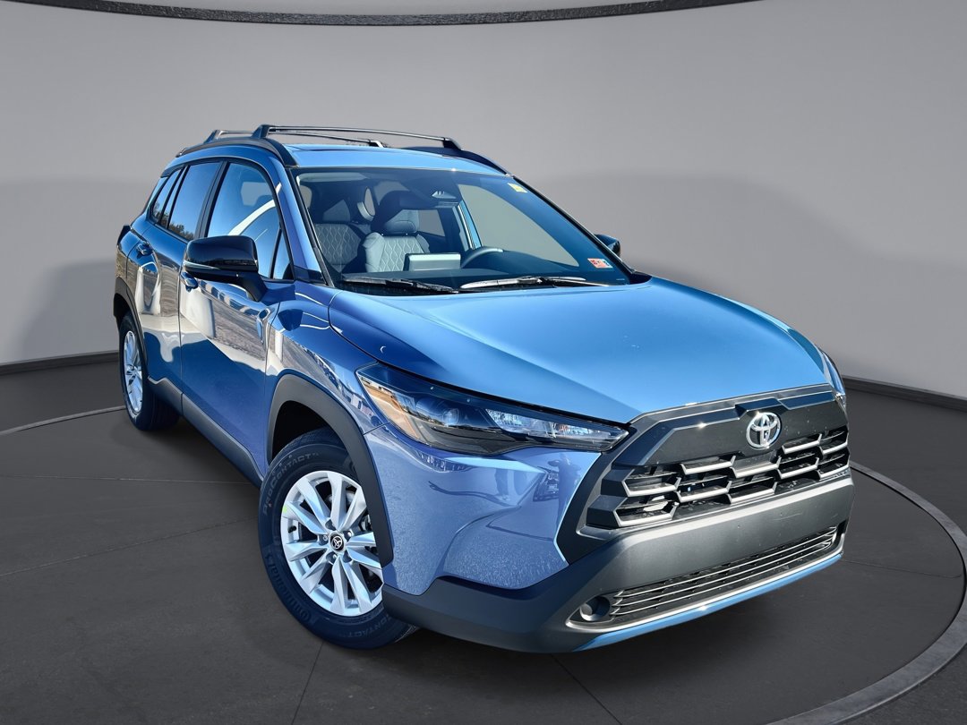 2026 Toyota Corolla Cross LE's photo