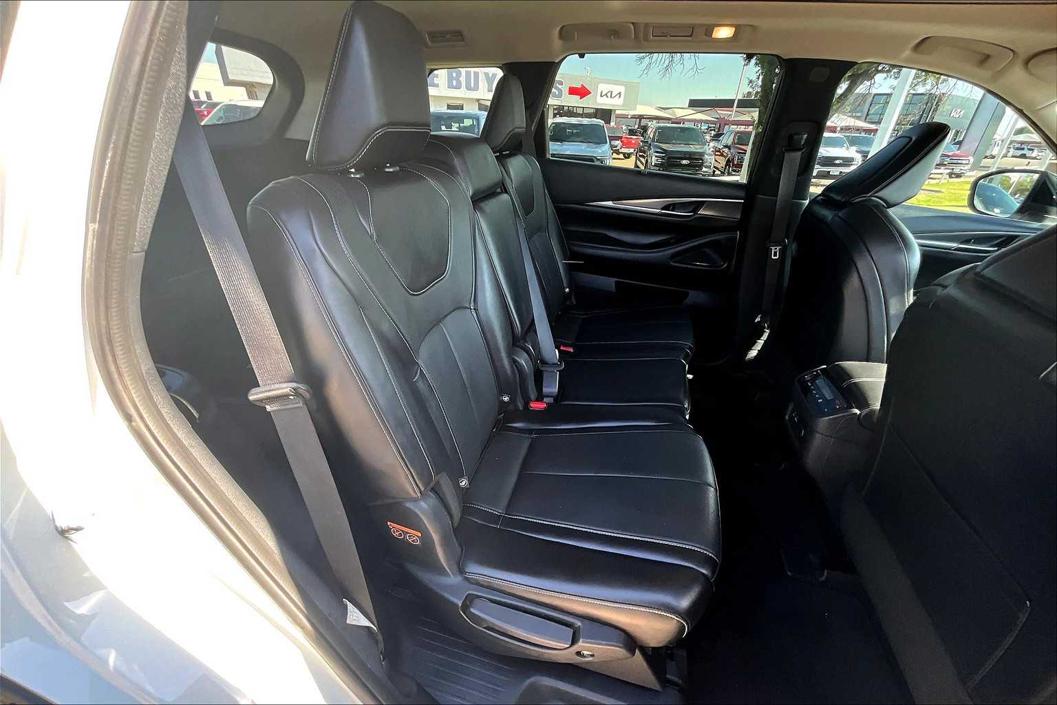 2022 Infiniti QX60 Luxe photo 17