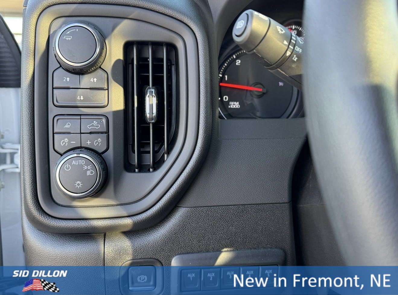 2025 Chevrolet Silverado 3500HD Work Truck photo 2