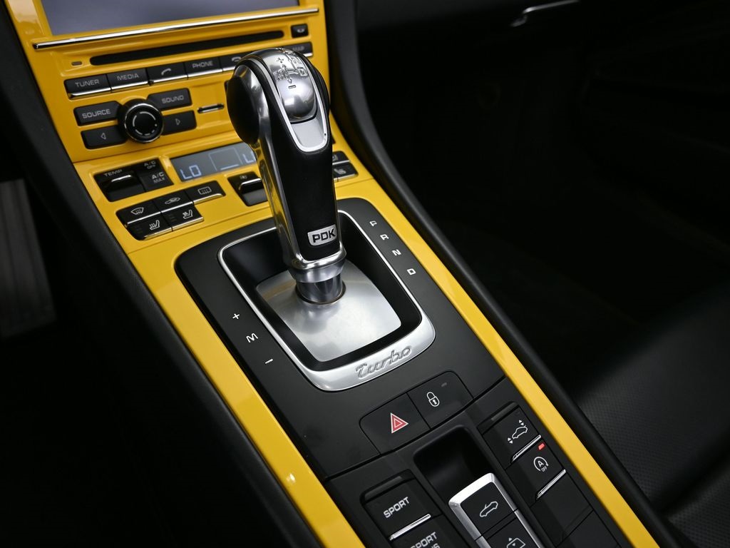 2016 Porsche 911 Turbo S photo 21
