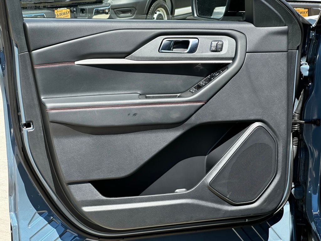 2025 Ford Explorer ST-Line photo 13
