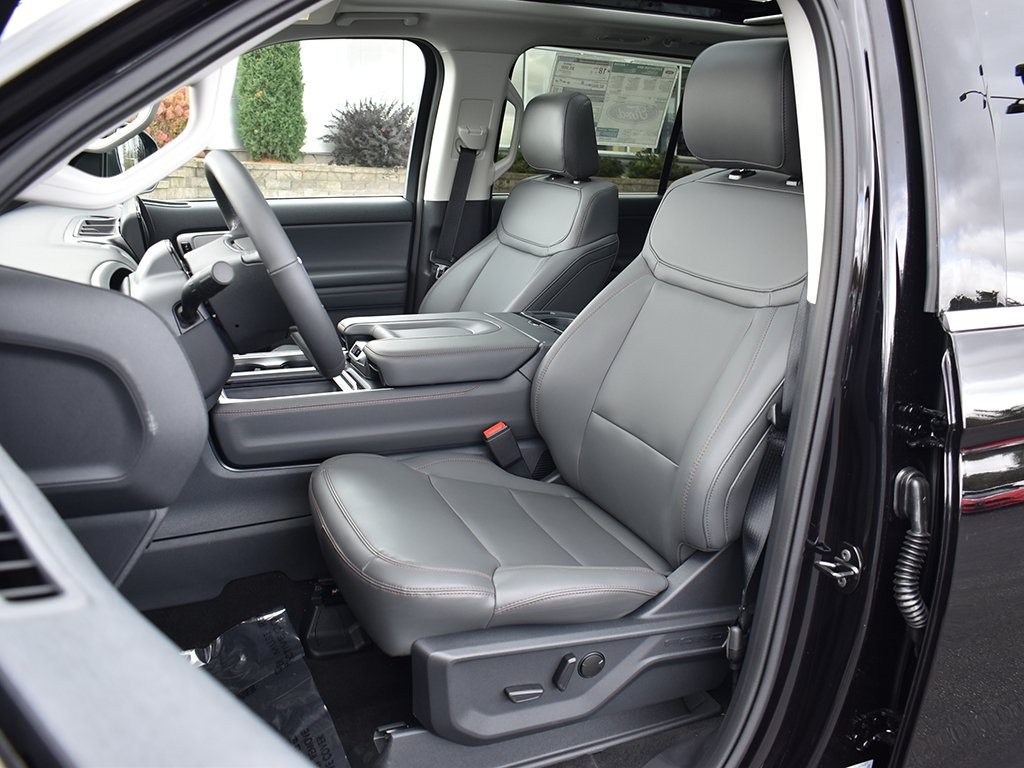 2025 Ford Expedition MAX photo 4