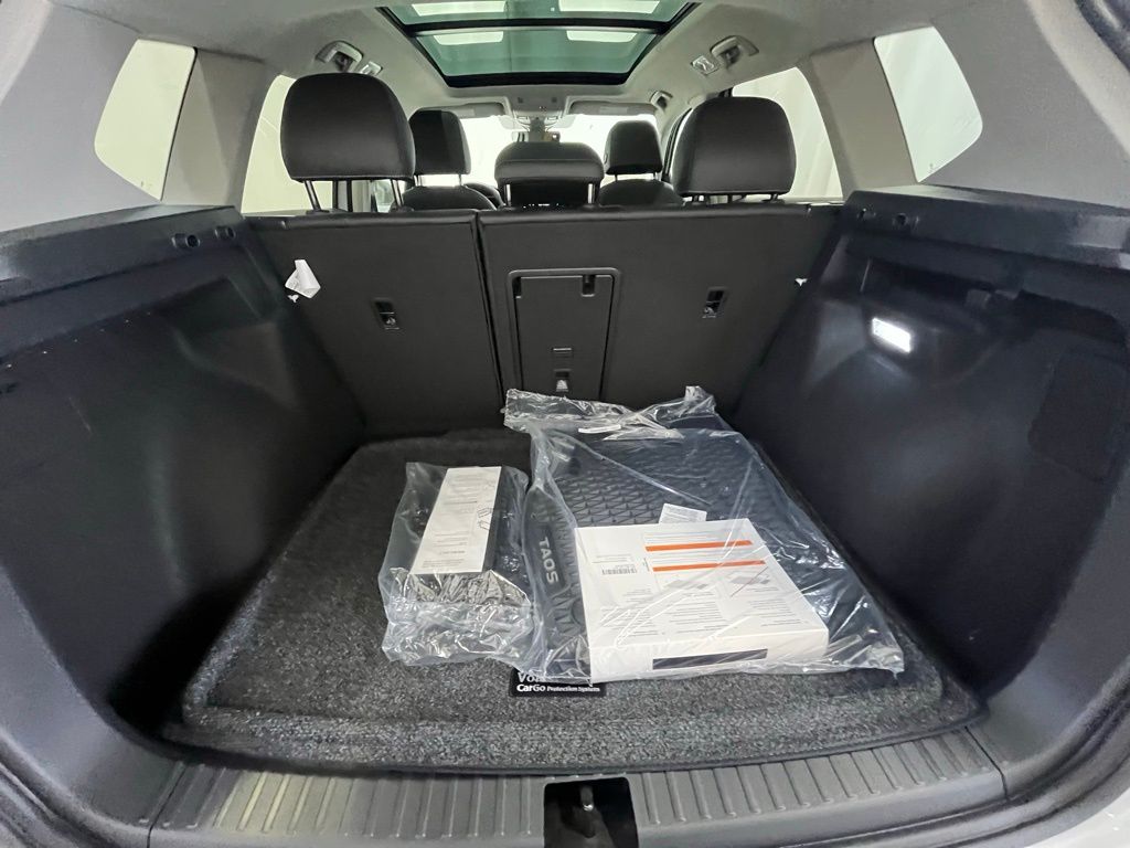 2025 Volkswagen Taos SE photo 24