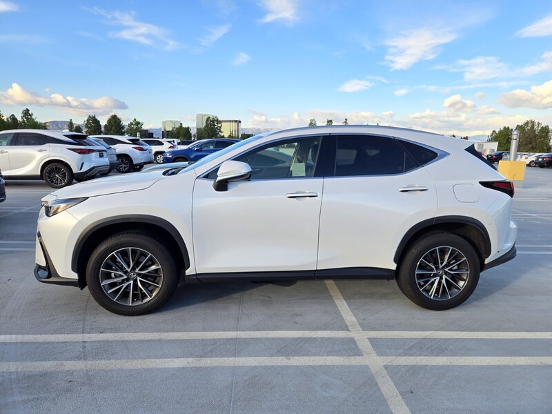 2023 Lexus NX 250 photo 2