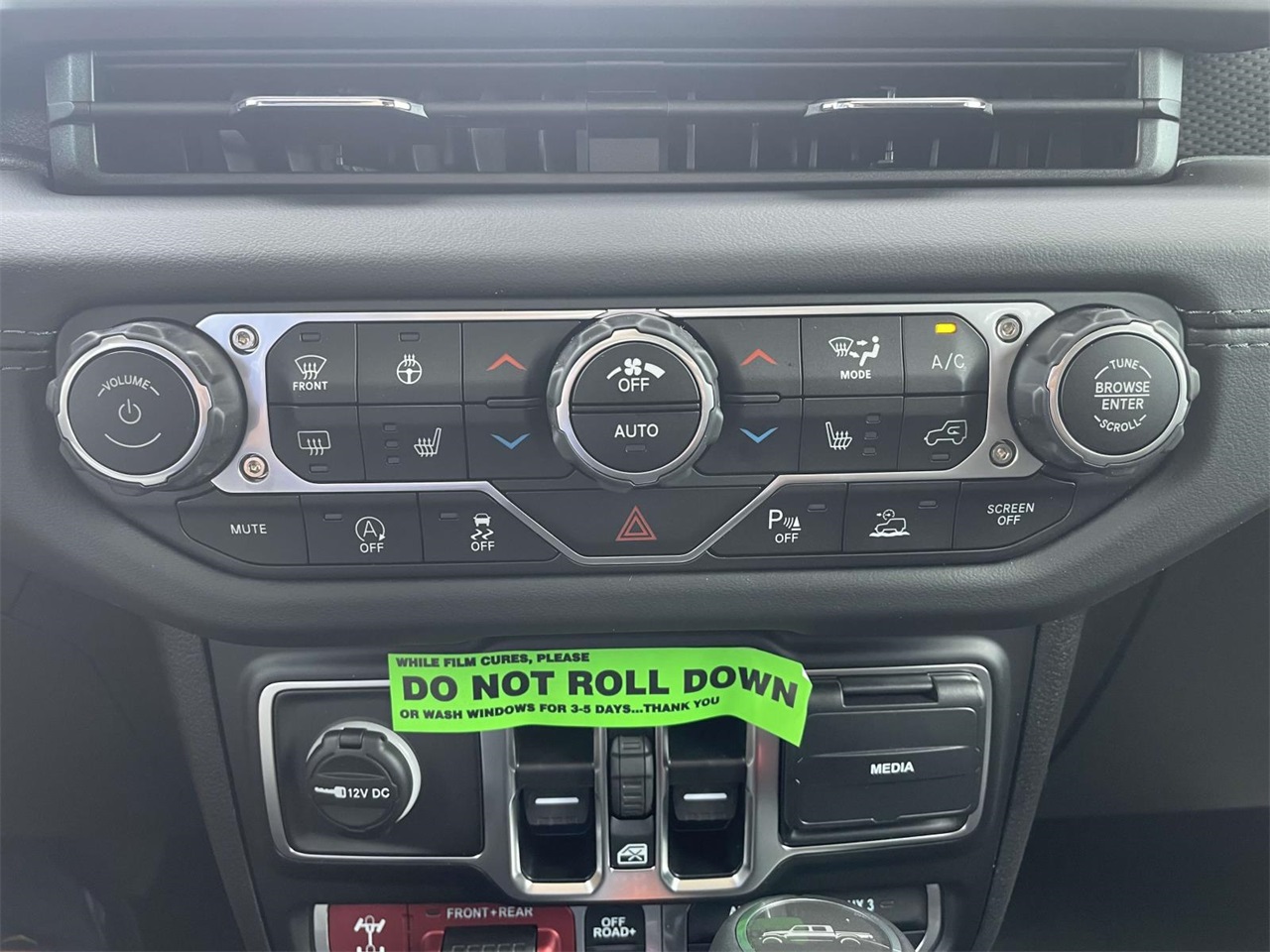 2025 Jeep Gladiator Rubicon photo 16