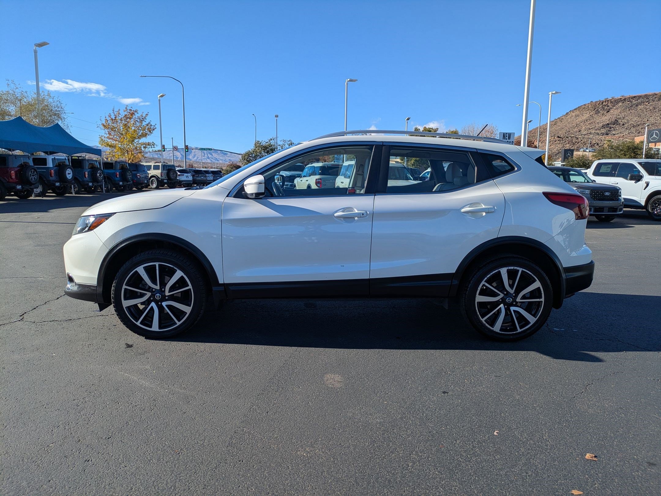 2018 Nissan Rogue Sport SL photo 2