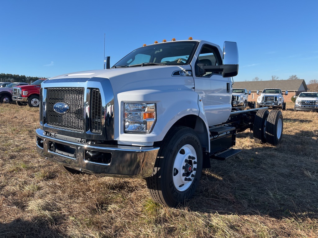 New 2025 Ford F-650-750 F-750 SD Gas Straight Frame's photo