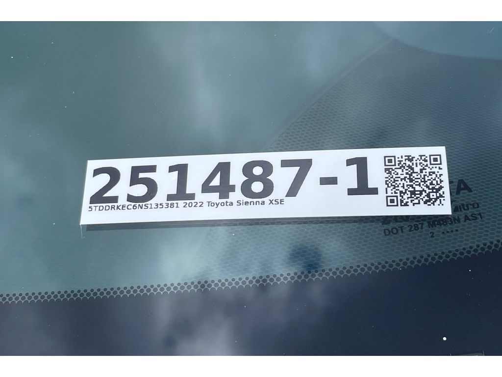 2022 Toyota Sienna XSE photo 46