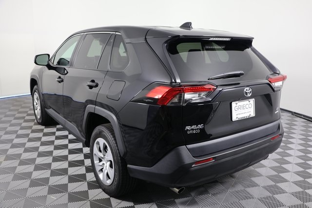 2023 Toyota RAV4 LE photo 6