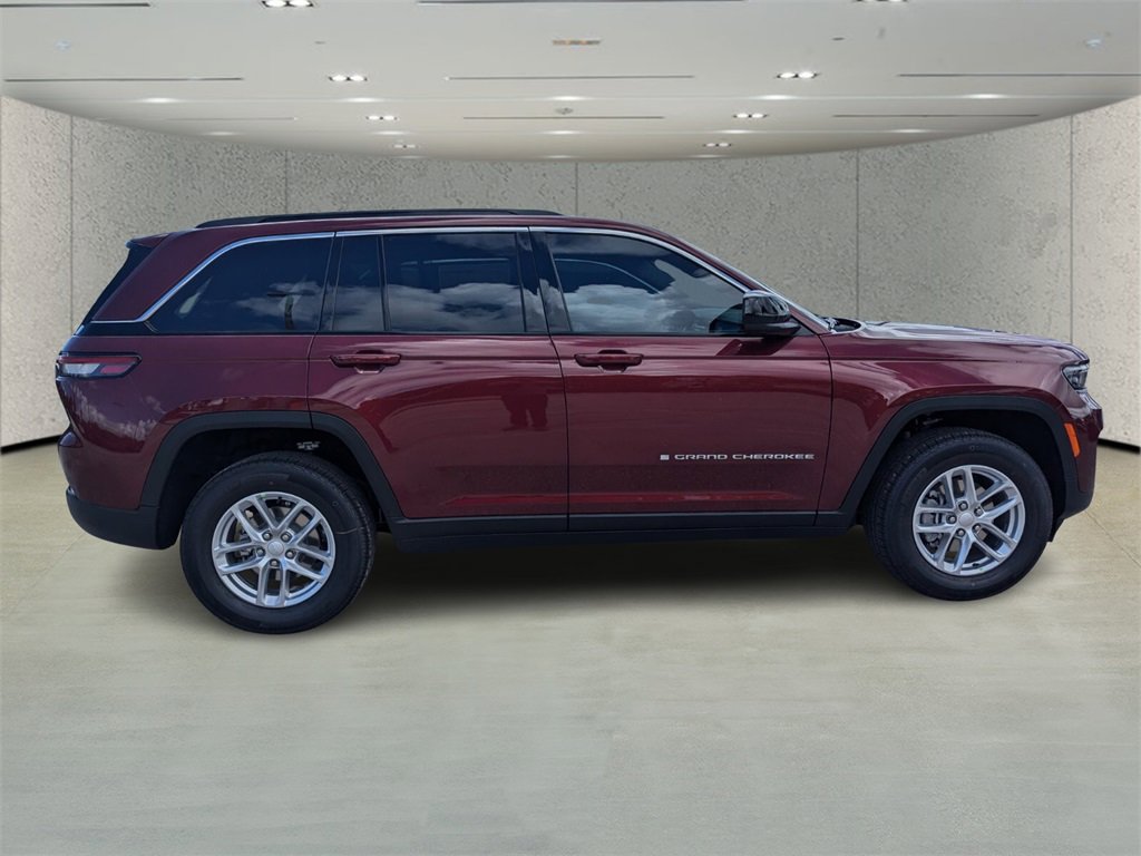 2025 Jeep Grand Cherokee Laredo X photo 3
