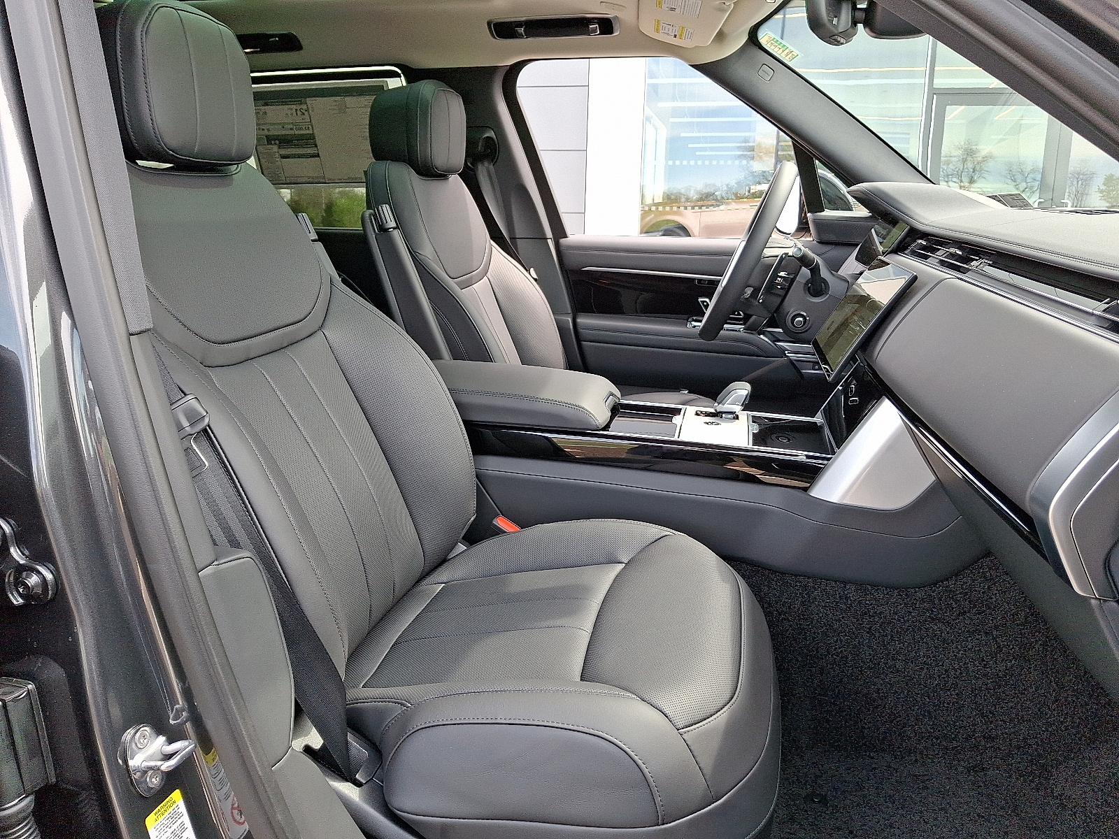 New 2025 Land Rover Range Rover P400 SE Seat SUV in Willow Grove