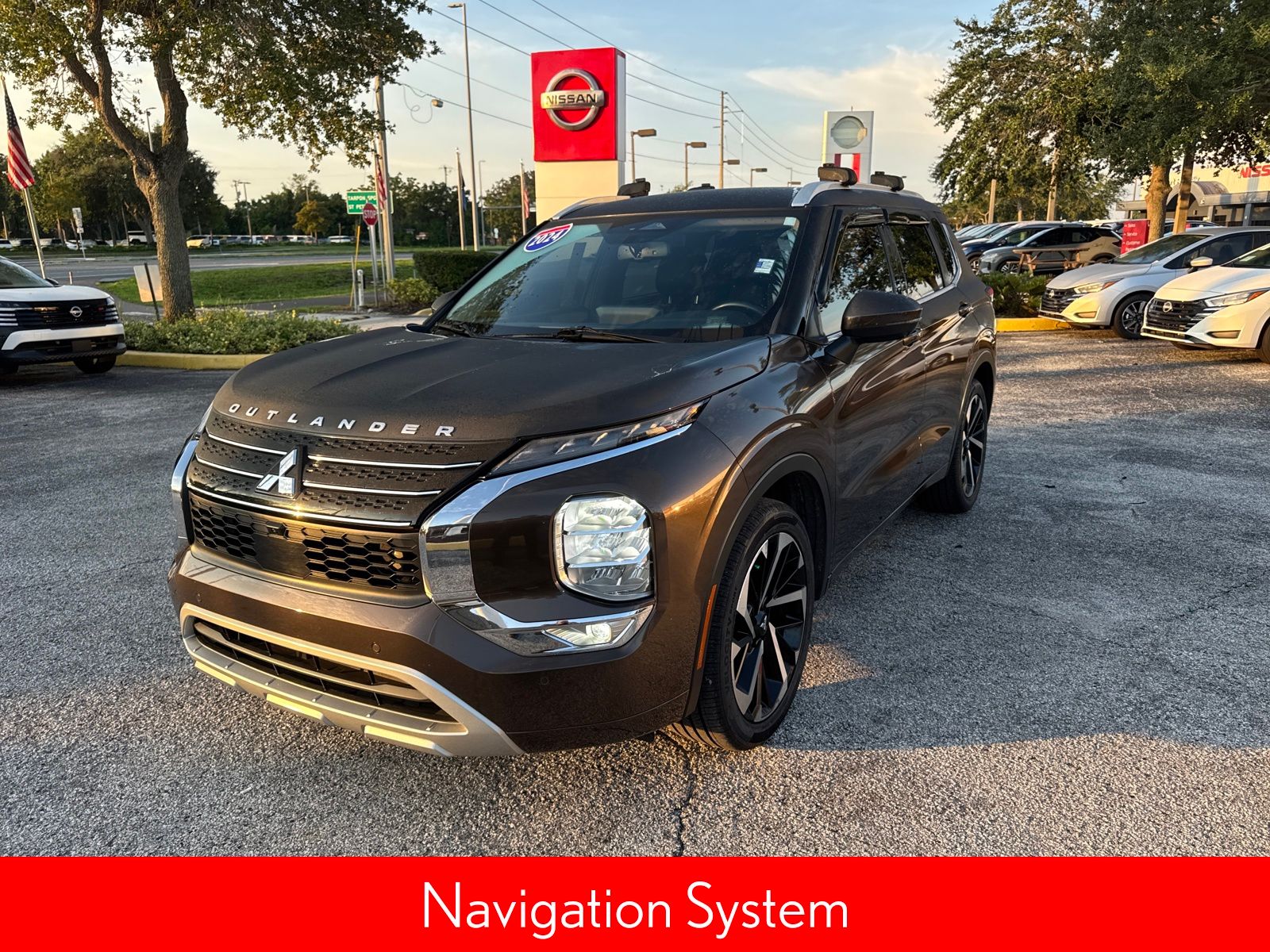 2024 Mitsubishi Outlander SEL photo 2