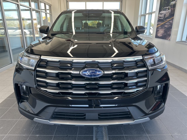 2026 Ford Explorer photo 2