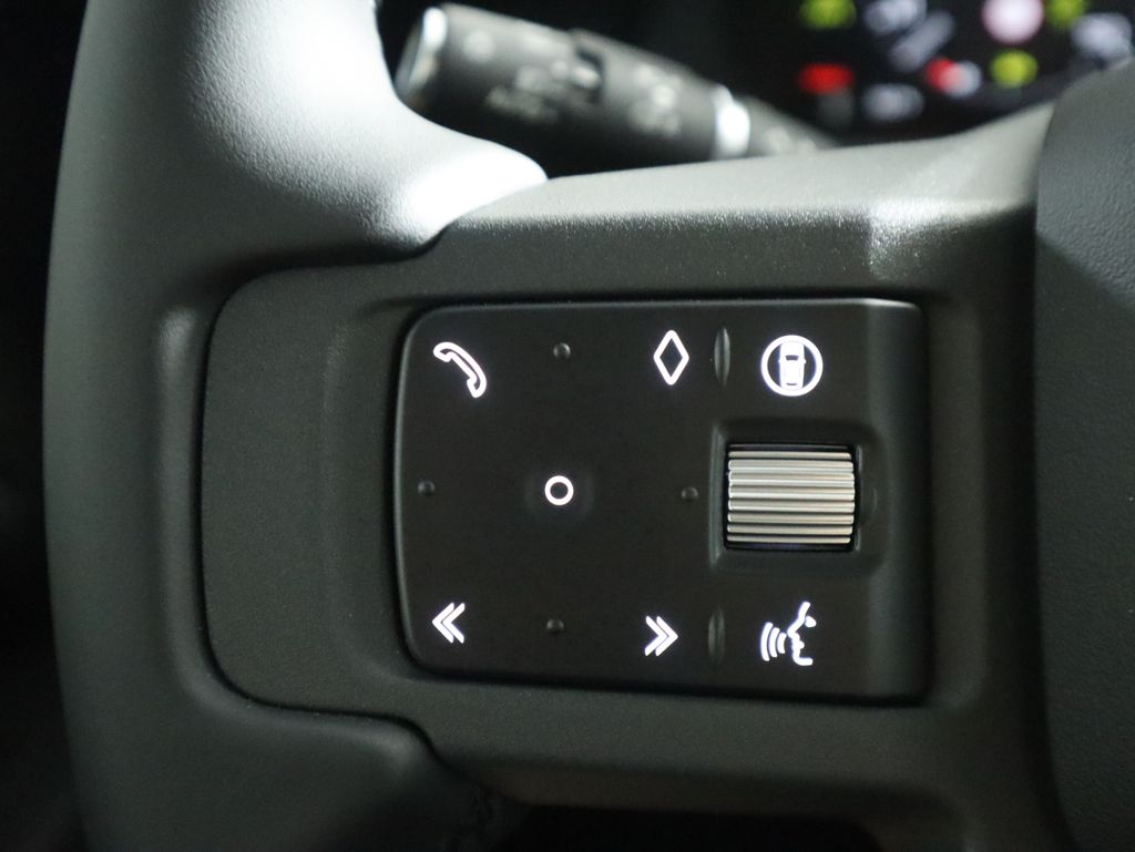2025 Land Rover Defender 110 S photo 10
