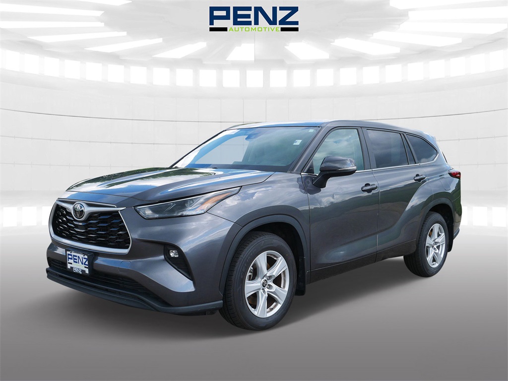 2024 Toyota Highlander LE photo 3