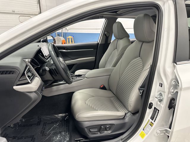 2023 Toyota Camry SE photo 4