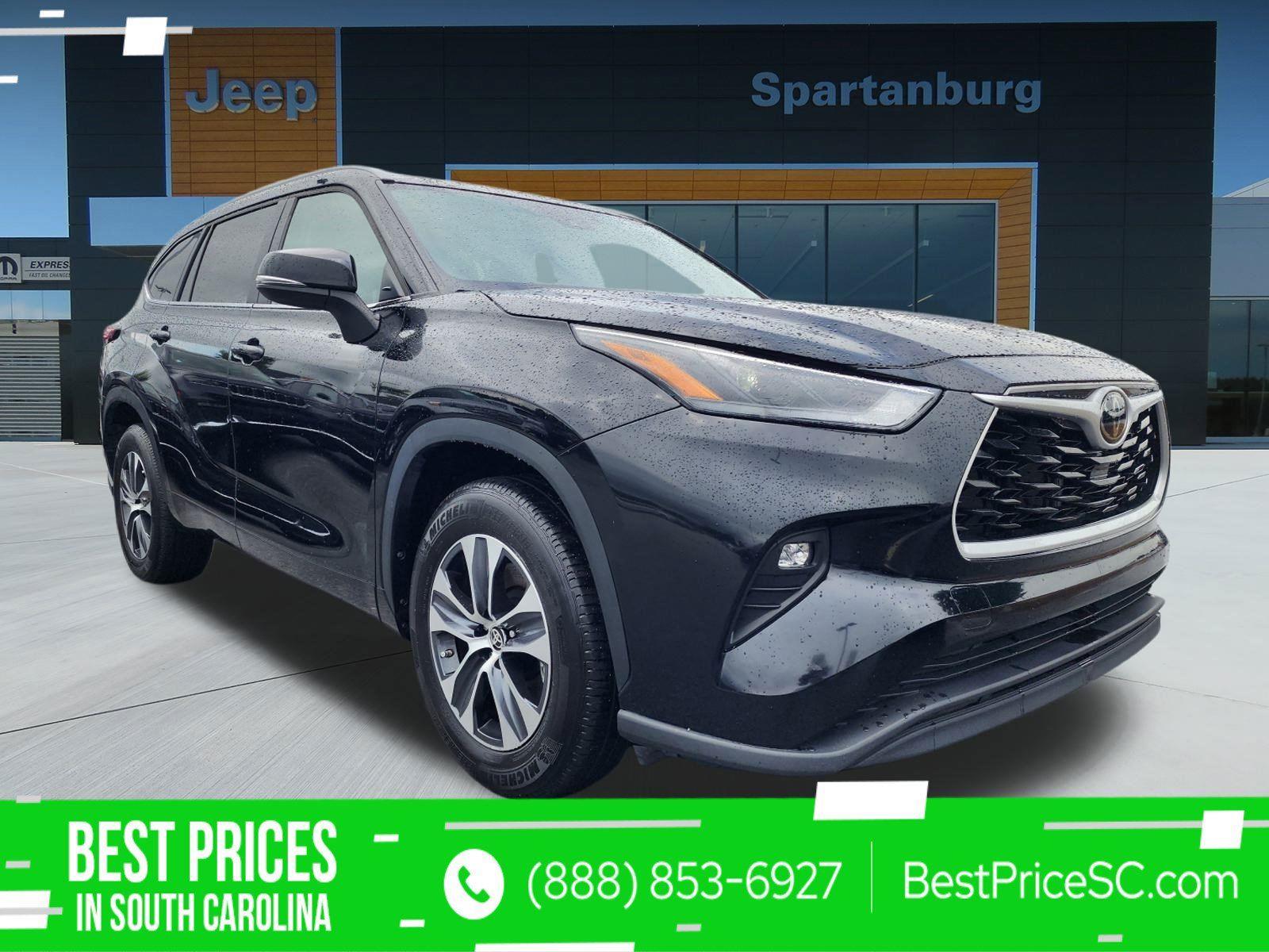 2024 Toyota Highlander LE's photo