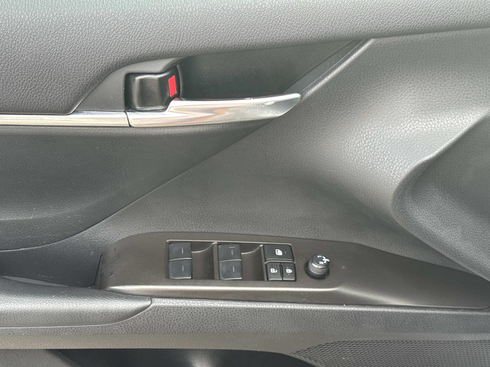 2024 Toyota Camry SE photo 18